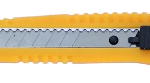 Cutter In Plastica Guida In Metallo Lame Tranciabili Da mm.9