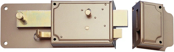 Ferroglietto Con Cilindro Staccato E Catenaccio A Scrocco